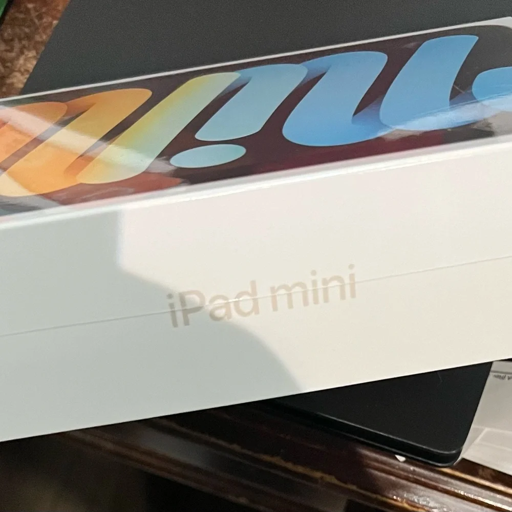 Apple iPad with Colorful Display